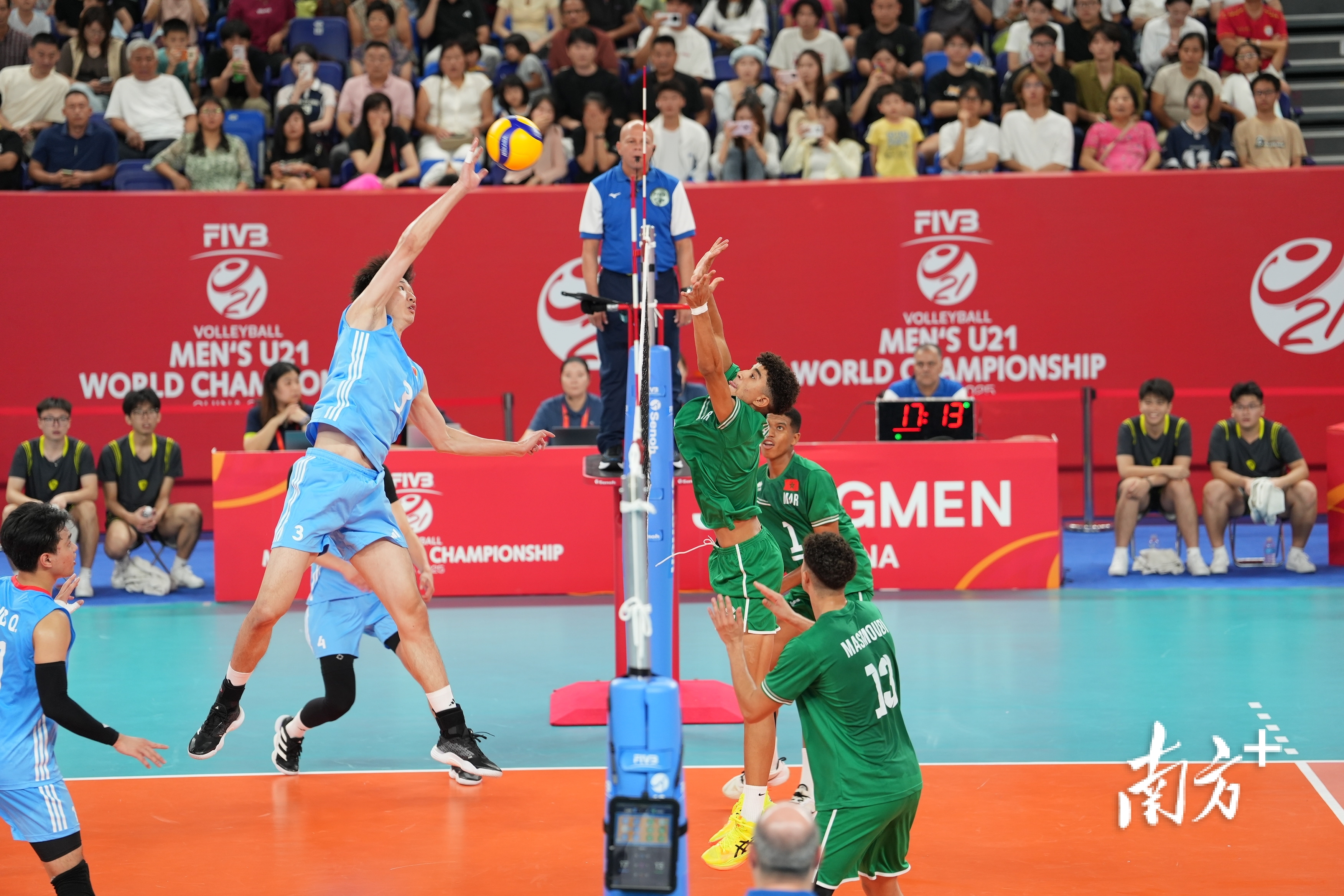 区的队伍齐, 门开打, 男排世锦赛 区的队伍齐, 门开打, 男排世锦赛
