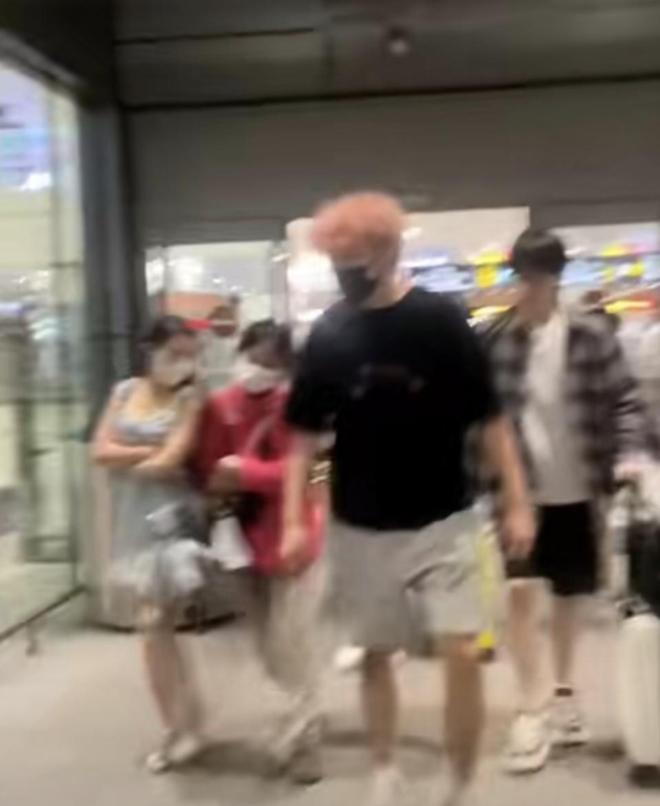 着他拍照 着他拍照