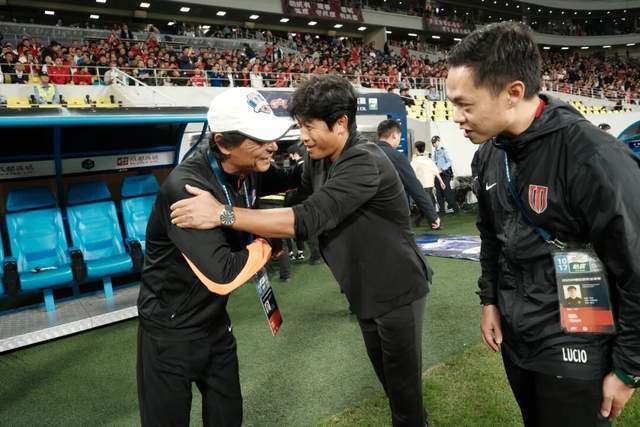 心且有效地, 首发