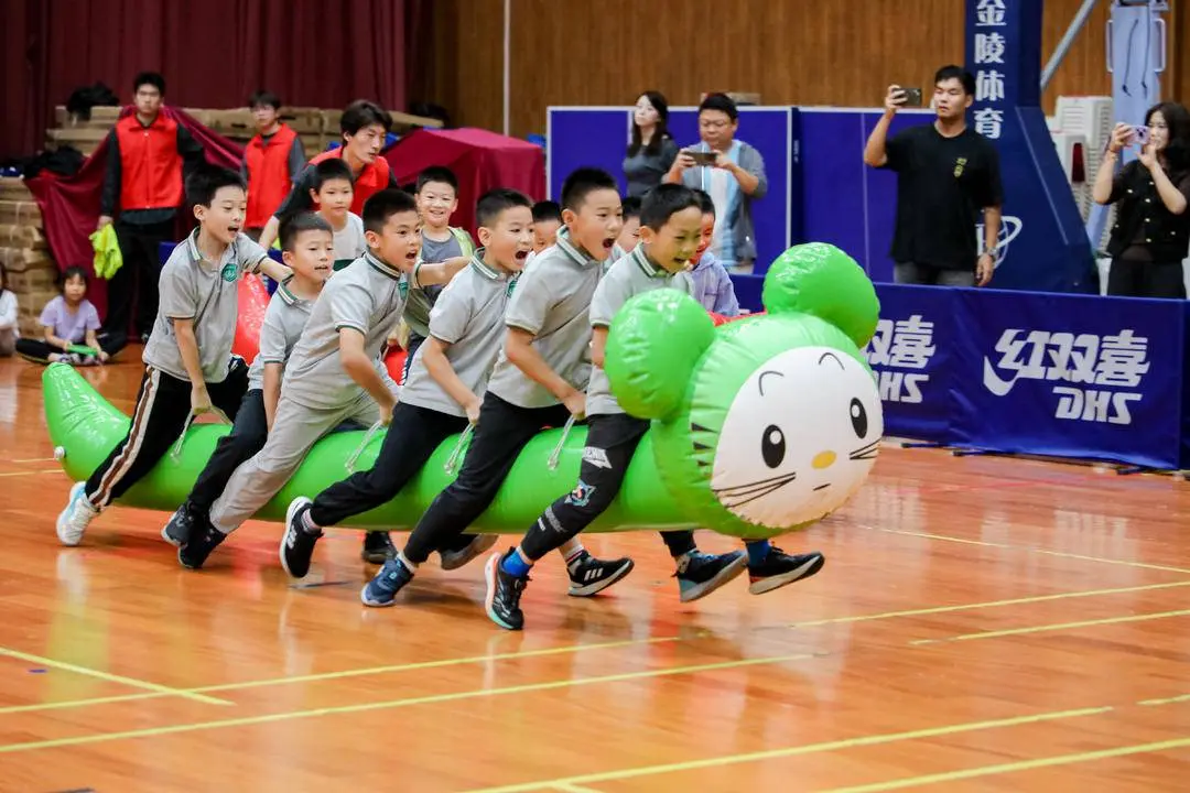 的微凉天气, 名学生活力