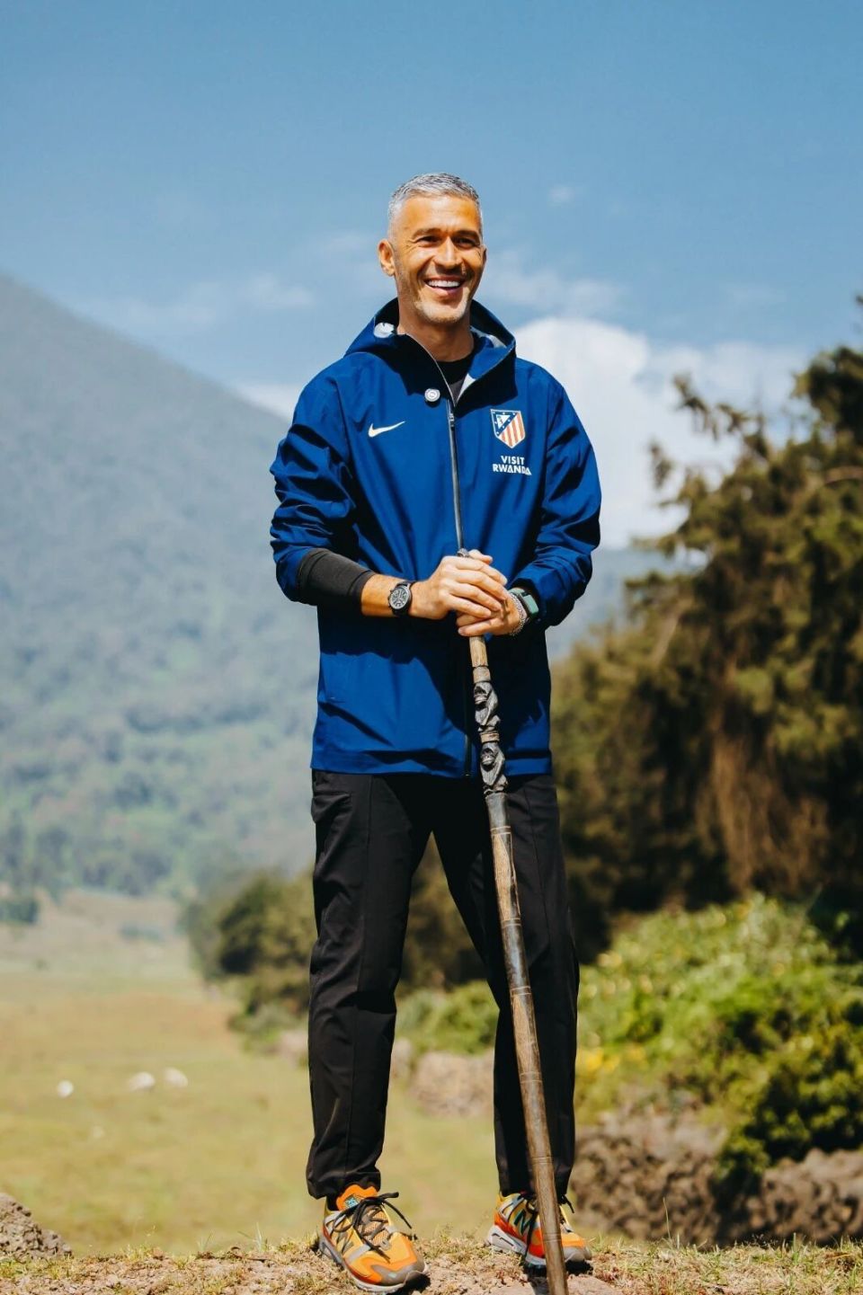 支持由赞助, 国际合作, 表人物